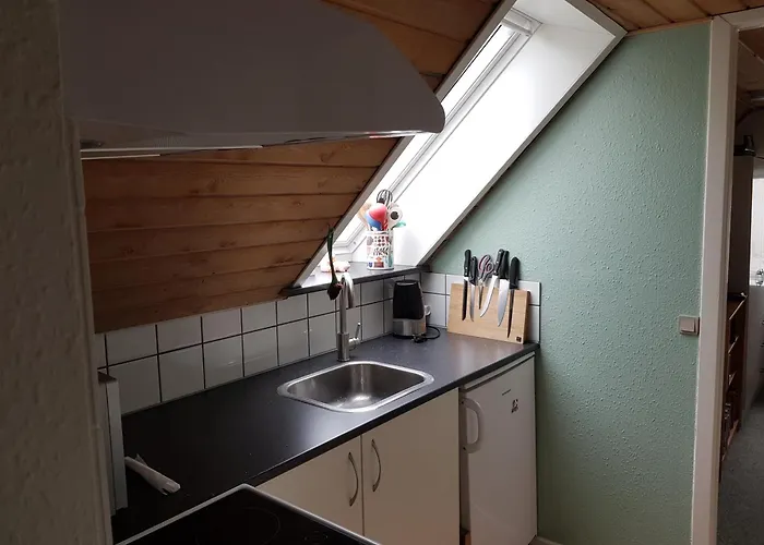 Laekker 1 Sal * Hinge
